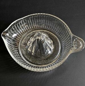 Clear Glass Orange Juicer Manual Reamer Country Kitchen Gadget Decor